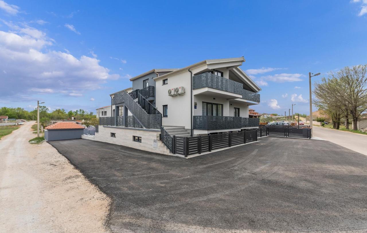 Apartmani Natalija Porec Ngoại thất bức ảnh