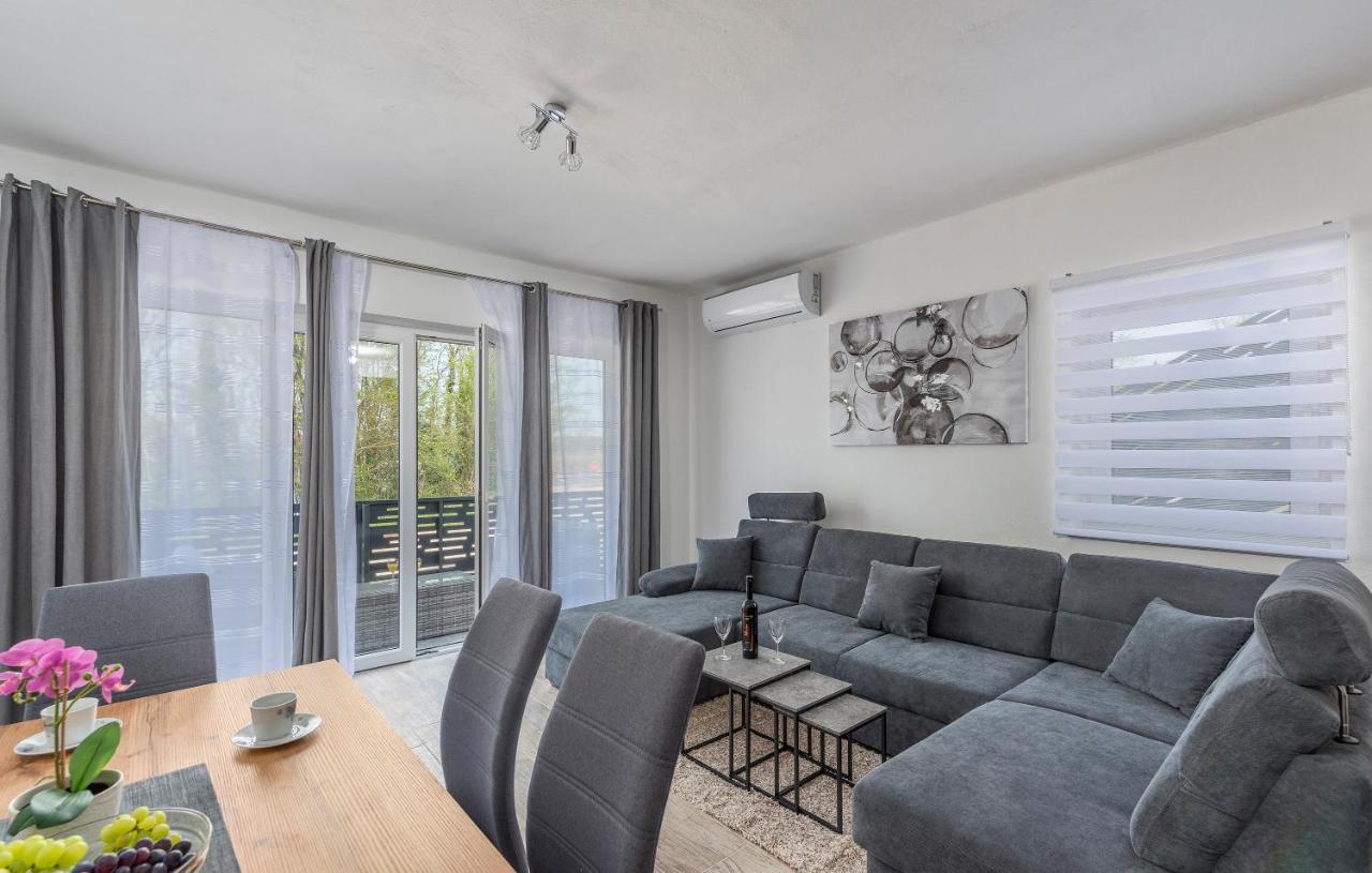 Apartmani Natalija Porec Ngoại thất bức ảnh